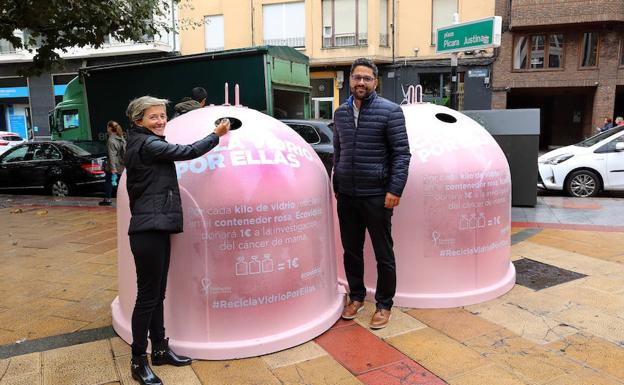 Seis iglús rosas recogen hasta el día 31 envases de vidrio para concienciar sobre el cáncer de mama