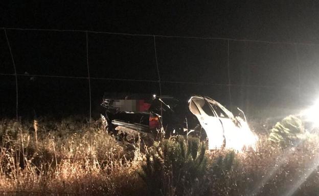 Huye y deja el vehículo abandonado tras dar varias vueltas de campana en la carretera de Alcuetas