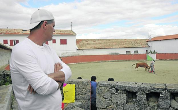 El leonés Frank Cuesta regresa a la televisión para adentrarse en el mundo taurino