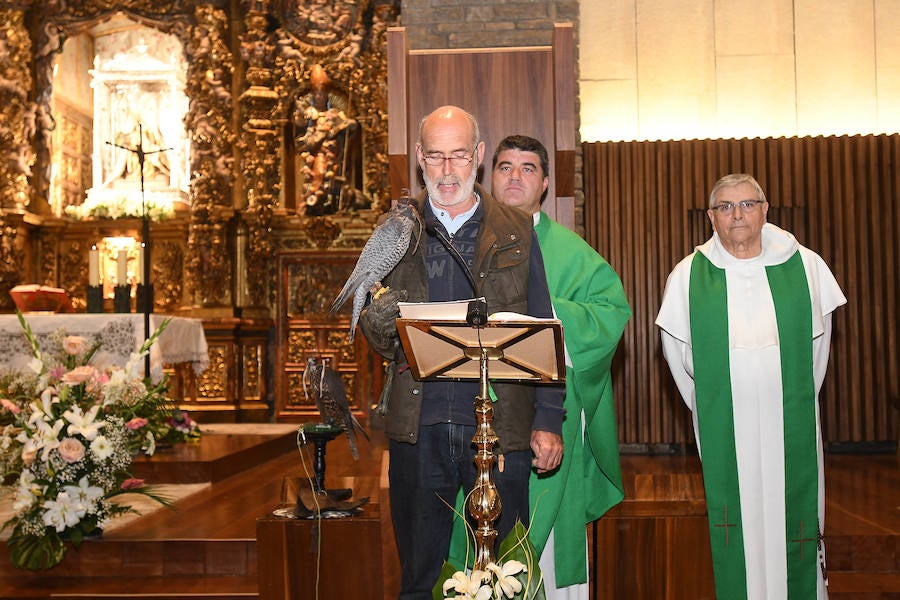 Misa cetrera en el Santuario de La Virgen del Camino