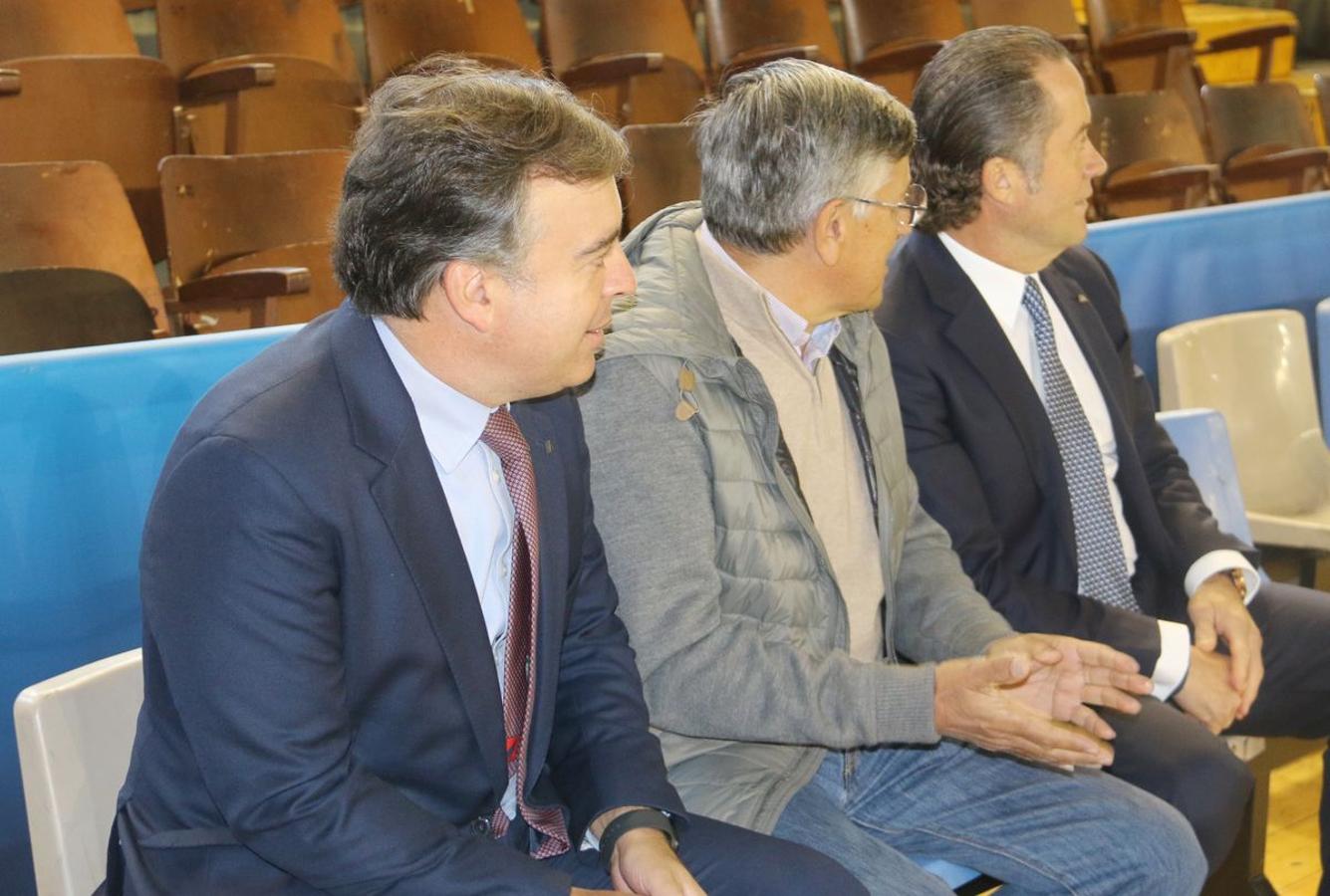 El presidente de Abanca, Juan Carlos Escotet, visita al Abanca Ademar