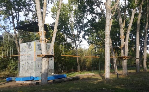 El Coto Escolar aumenta su oferta con la apertura de un parque de cuerdas