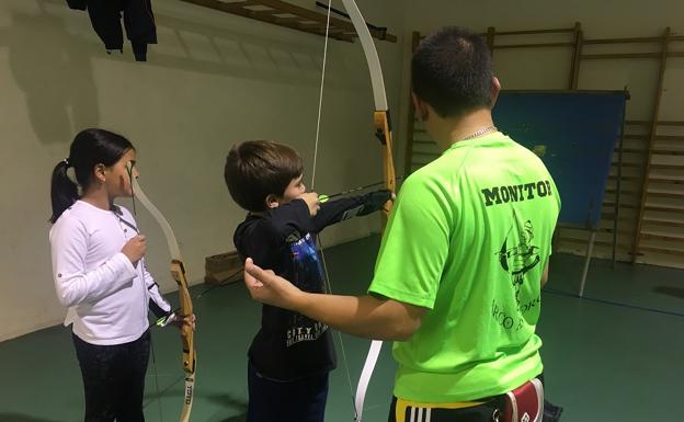 Arranca la escuela de tiro con arco de Astorga