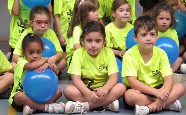 Las escuelas deportivas de bádminton y rugby inician sus actividades con cerca de 300 niños convocados