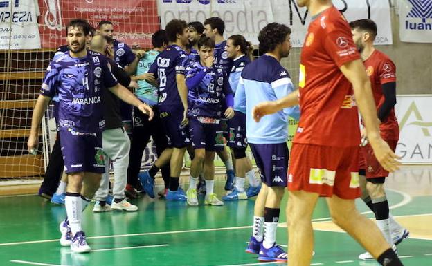 El Abanca Ademar da un golpe sobre la mesa en Huesca
