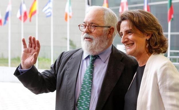 Arias Cañete ve «imparable» el cambio de las energías tradicionales por las fuentes limpias