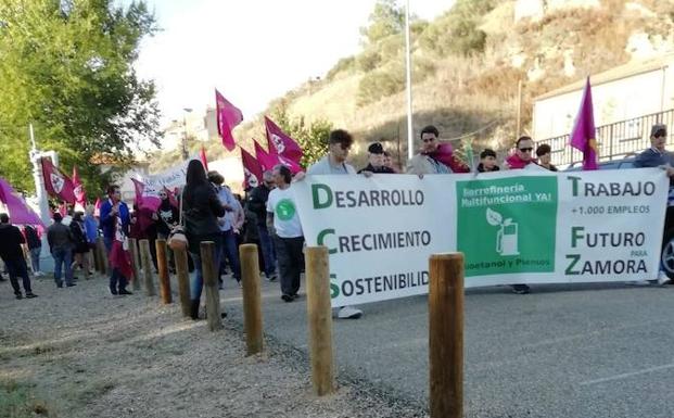 Un centenar de personas se manifiestan en Benavente a favor de la ruptura de León con Castilla