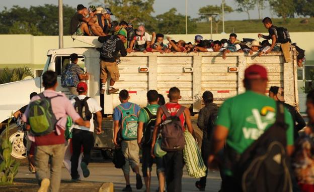 La caravana de migrantes retoma su travesía por México