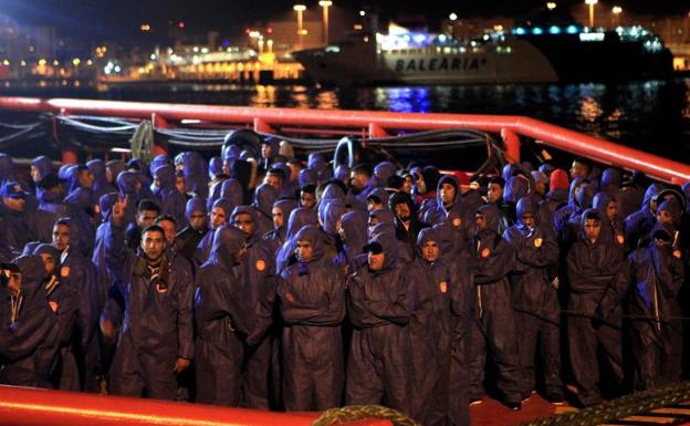 Al menos 20 marroquíes desaparecidos al naufragar una patera con destino a España