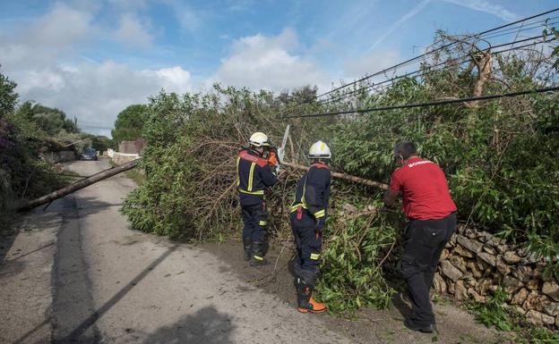 38.000 vecinos se quedan sin electricidad en Menorca por un tornado