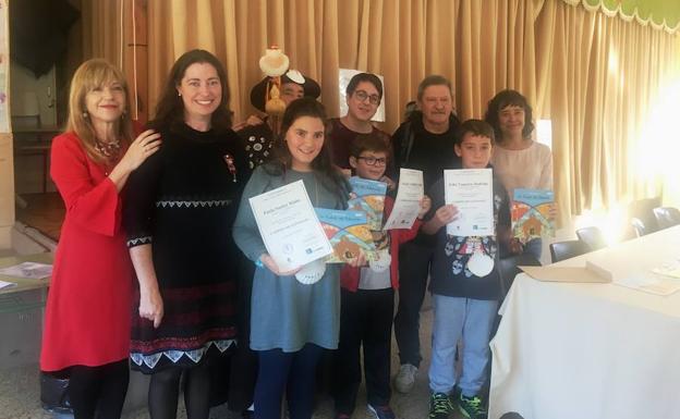 La concejalía de Turismo y la Asociación de Amigos del Camino de Santiago reconocen a los escolares del Trepalio por sus dibujos sobre la Ruta Jacobea