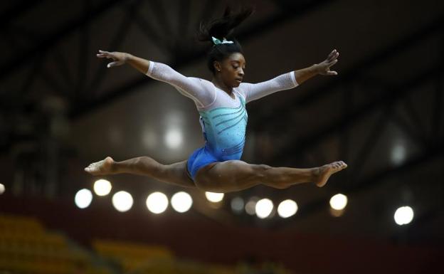 Simone Biles, primera tetracampeona de la historia en concurso general