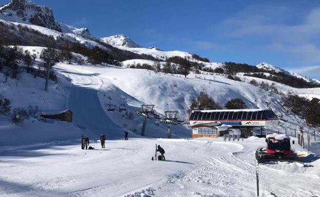 Asturias se lanza y prevé abrir Valgrande-Pajares este fin de semana para aprovechar la nevada