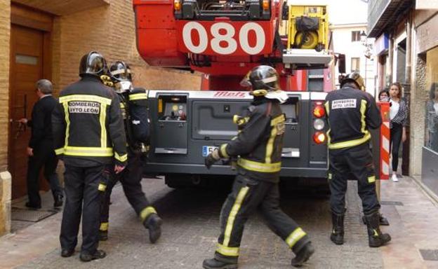 León sacará cerca de quince plazas de bomberos y busca ya un nuevo jefe para el Parque