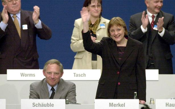 Schäuble se conjura para conseguir un relevo de Merkel a su medida