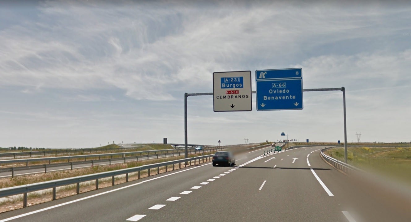 La salida de vía de un vehículo en la LE-11 se salda con un herido en la noche del sábado