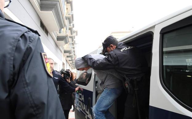Prisión sin fianza para los cuatro acusados por la muerte del guardia civil en Badajoz