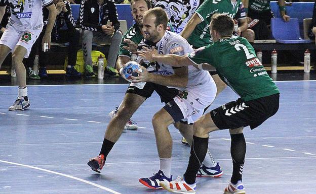 El 'líder' Abanca Ademar depende de sí mismo para pasar de ronda