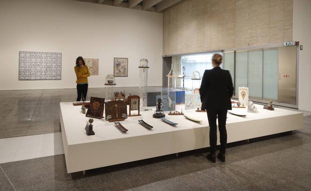 Continúan las visitas poéticas a la exposición de Teresa Gancedo con un recorrido con Jorge Pascual
