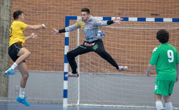El ULE Ademar planta cara al líder invicto