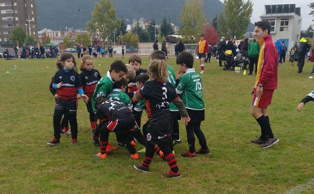 Los 'peques' de la escuela del León RC disfrutan en Ponferrada