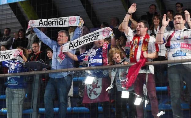 El Abanca Ademar, el líder de los grupos C y D de Champions en afluencia de público