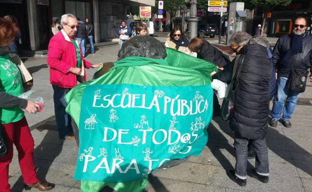 IU pide la «inmediata» dimisión del Consejero de Educación de la Junta