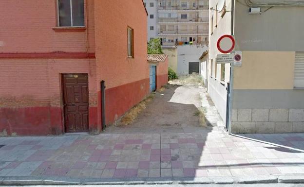 Ciudadanos denuncia el estado de abandono del callejón de la calle Cartagena en el barrio de San Claudio