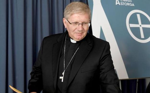 El obispo de Astorga pide «decisiones firmes y urgentes» para acabar con el «drama» de la inmigración irregular