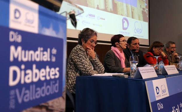 Sáez anuncia que a mediados de 2019 los grupos de mayor prevalencia de diabetes contarán con medidores continuos de glucosa