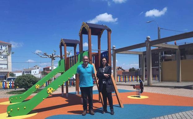 Santa Maria del Páramo finaliza las obras del nuevo parque infantil situado en la Plaza del Labrador