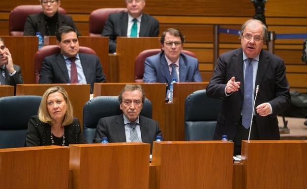 Herrera prepara un decreto para bajar las tasas universitarias el próximo curso