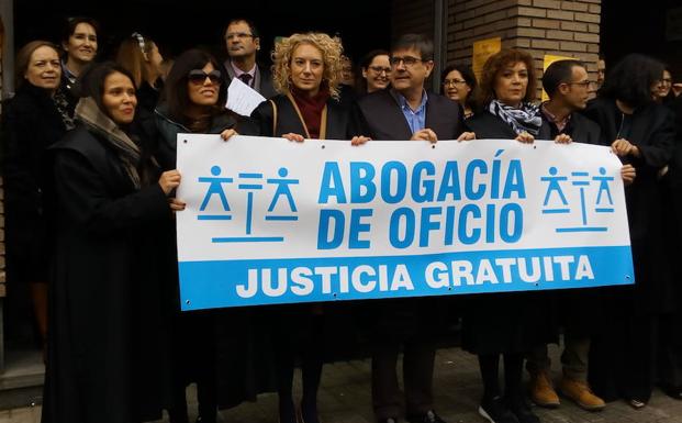 Los abogados del Bierzo reivindican una justicia gratuita «de dignidad» para los letrados