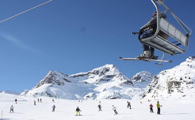 El área de Deportes de la ULE programa unas jornadas de esquí en Formigal