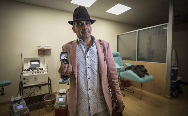 El mayor donante de sangre de España anima a seguir sus pasos para ayudar a los demás