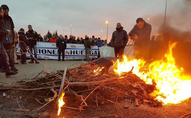 Los funcionarios de la cárcel de León endurecen su protesta y no permiten relevos ni diligencias