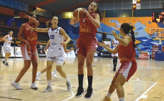 Embutidos Pajariel Bembibre y Perfumerías Avenida cambian el orden de sus partidos