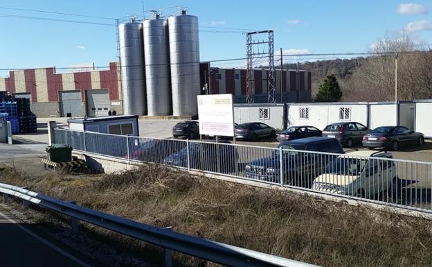 La planta de embotellado de agua de Folgoso de la Ribera cierra «sin previo aviso» y deja en la calle a sus 16 trabajadores