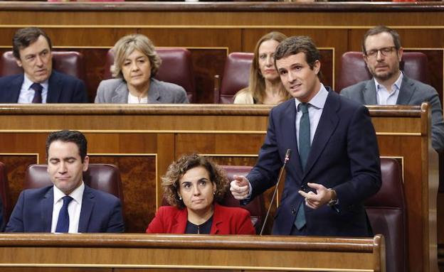 Casado denuncia el «cinismo» de Sánchez porque «hoy visita a un dictador vivo» y Franco «está muerto»