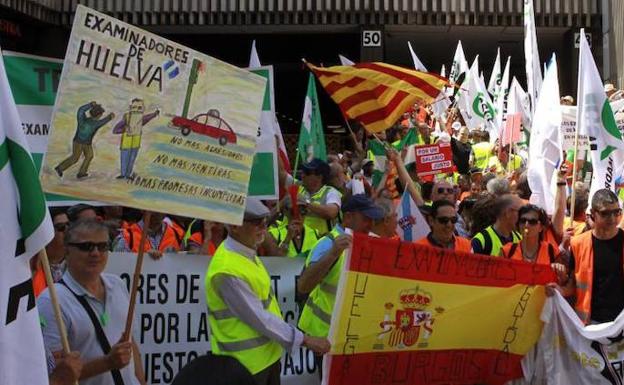 Las autoescuelas piden cumplir el compromiso con los examinadores para evitar otra huelga