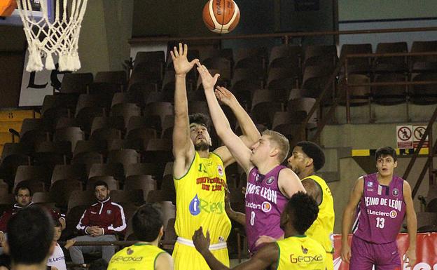 Basket León impone su lógica en el derbi