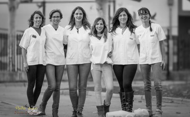 Seis enfermeras y madres leonesas implantan la 'RCP en el cole' en la Virgen del Camino