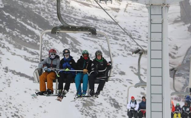 El sector turístico de nieve de León y Asturias impulsarán una marca para fomentar una oferta única