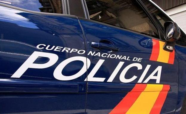 Detenidos cuatro jóvenes, uno menor, cuando intentaban robar un coche en un garaje de la avenida de América