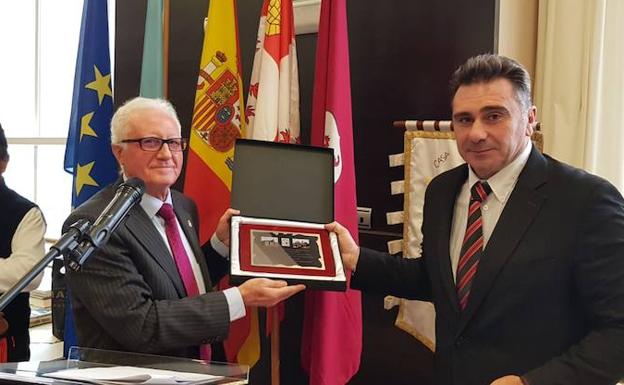 La Casa de León en La Coruña cierra la XIX Quincena Cultural con un cocido maragato