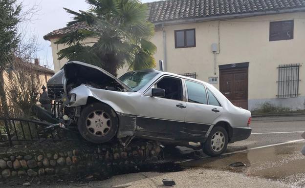 Fallece el hombre que empotró su vehículo contra una fuente en la localidad de Las Omañas