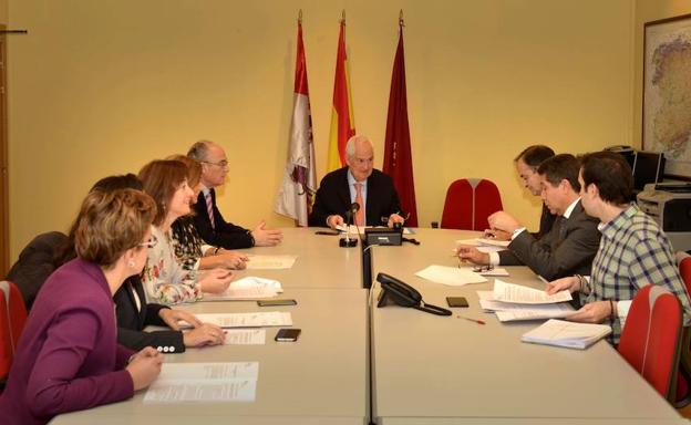La Comisión de Atención Temprana mejora la coordinación para atender a los niños leoneses con trastorno en su desarrollo