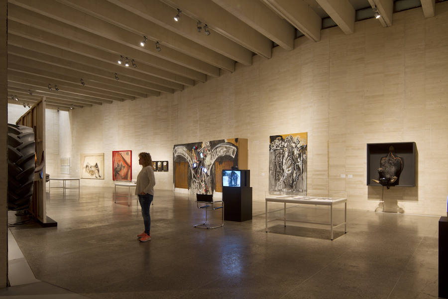 Un vista a 'Arte=Vida=Arte' de Wolf Vostell en el Musac