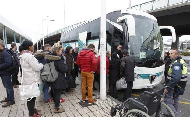 Una avería corta el tráfico ferroviario entre Asturias y León y obliga a recurrir a autobuses