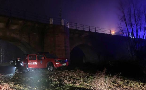 Fallece al caer con su coche al río Porma en el municipio de Villasabariego